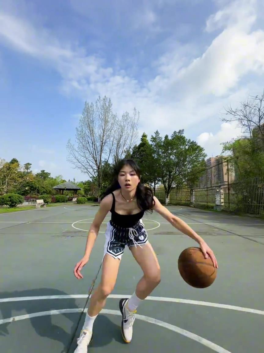 看著有點(diǎn)實(shí)力，敢背打我不？